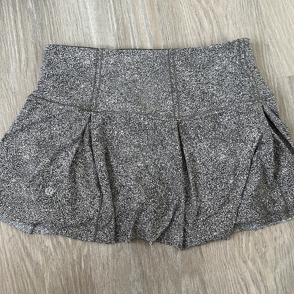 Lululemon Lost in Pace Skirt *Reg length 6 - Picture 1 of 3